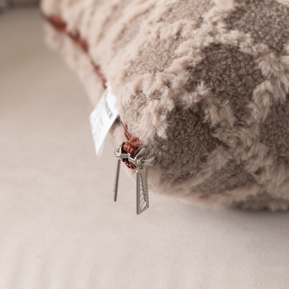 91家纺网 家纺一手货源 找家纺 （总）宝马家纺（原梦童画） 2025新款加厚抱枕被绅士猫