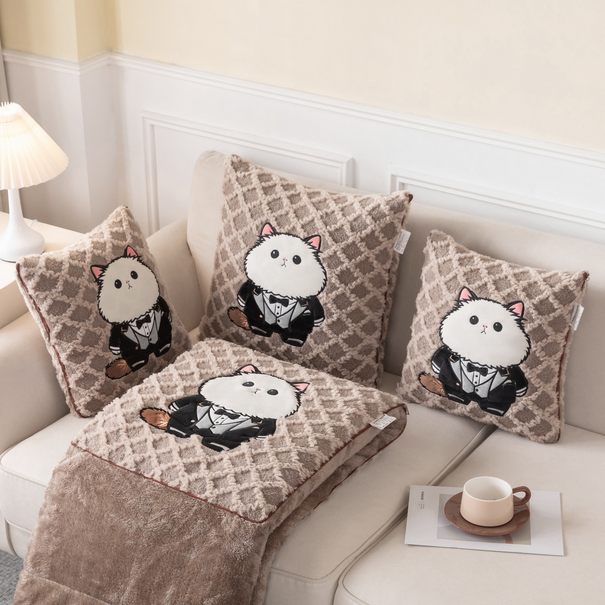 91家纺网 家纺一手货源 找家纺 （总）宝马家纺（原梦童画） 2025新款加厚抱枕被绅士猫