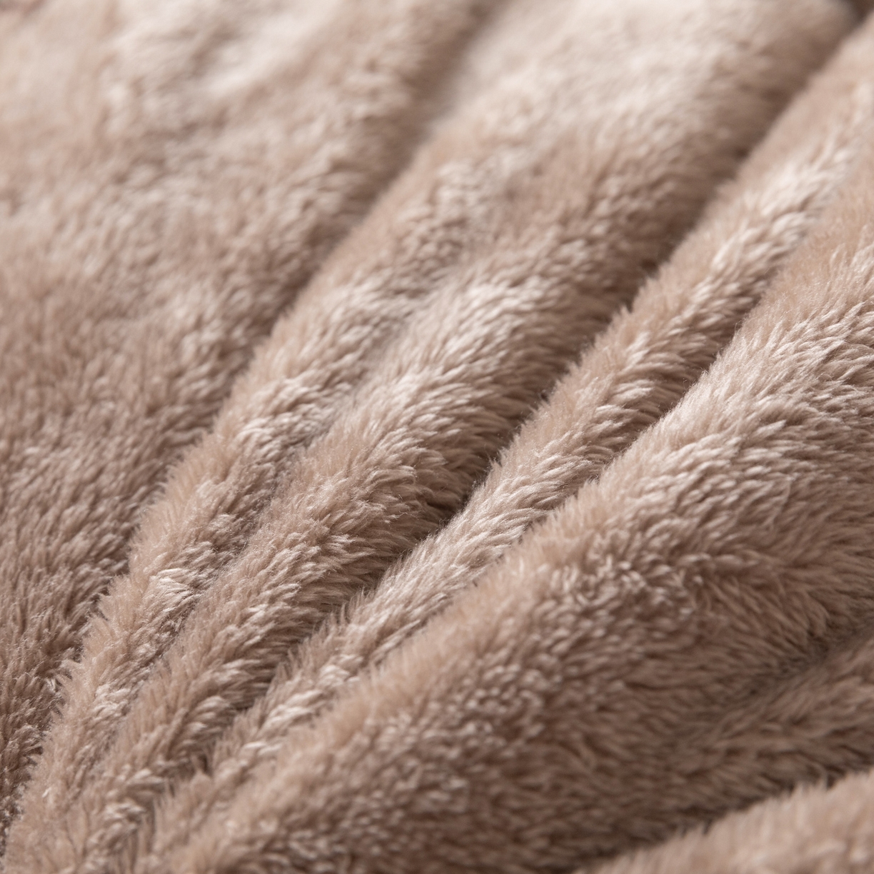 91家纺网 家纺一手货源 找家纺 （总）宝马家纺（原梦童画） 2025新款加厚抱枕被绅士猫