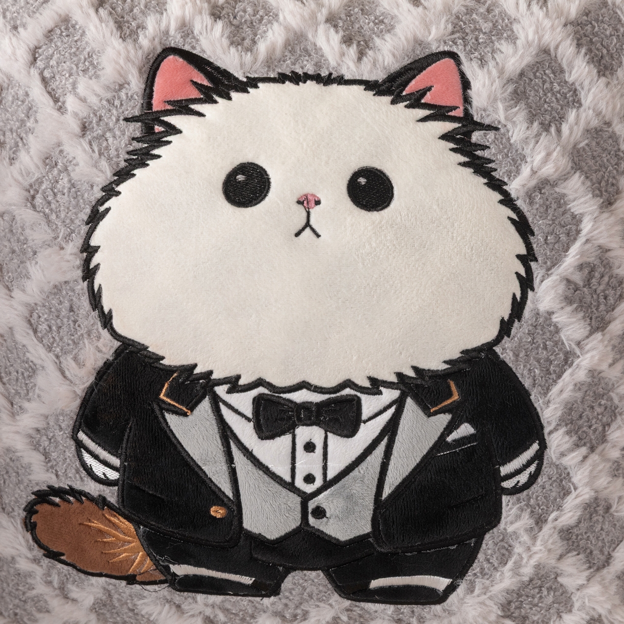 91家纺网 家纺一手货源 找家纺 宝马家纺（原梦童画） 2025新款加厚抱枕被绅士猫 绅士猫灰色