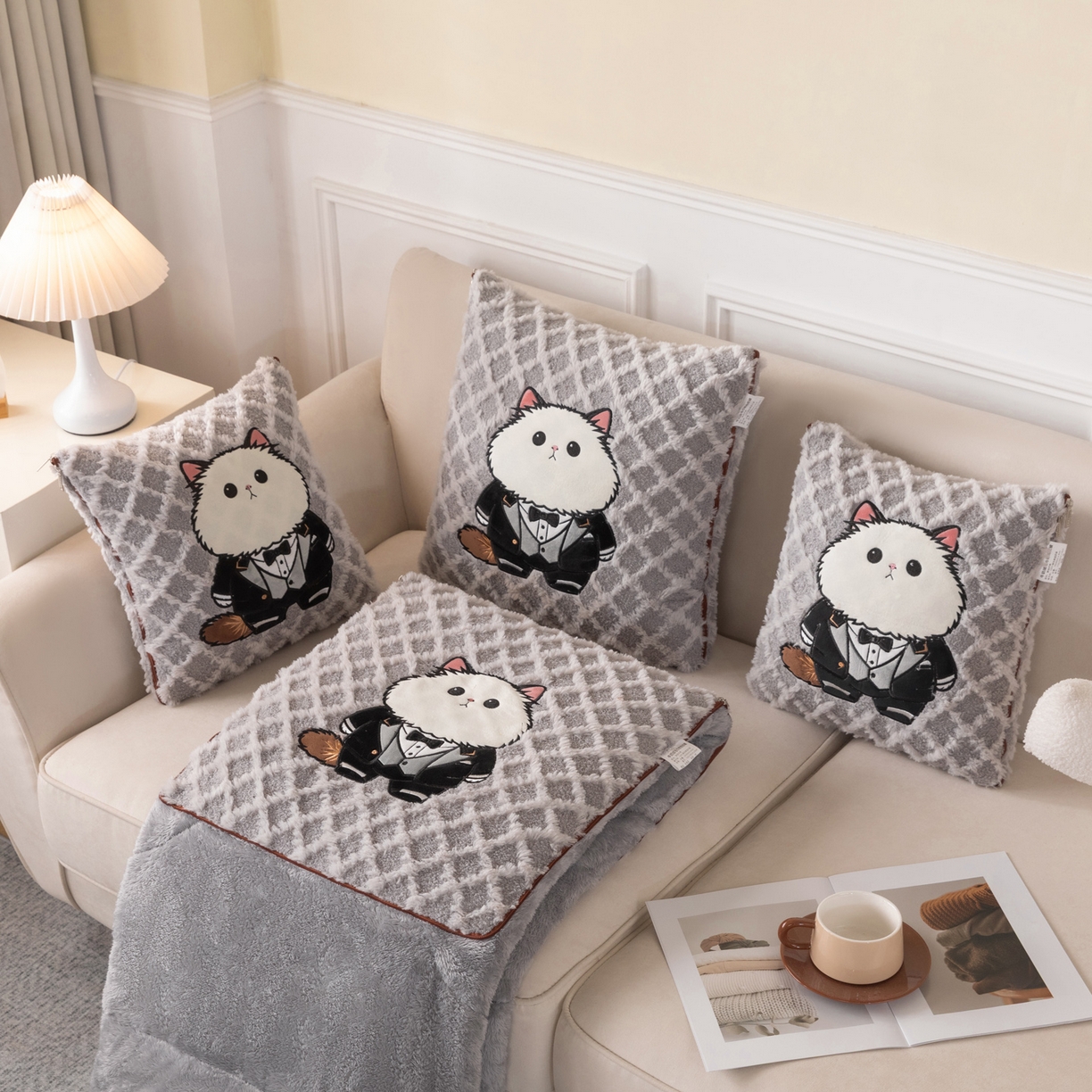 91家纺网 家纺一手货源 找家纺 宝马家纺（原梦童画） 2025新款加厚抱枕被绅士猫 绅士猫灰色
