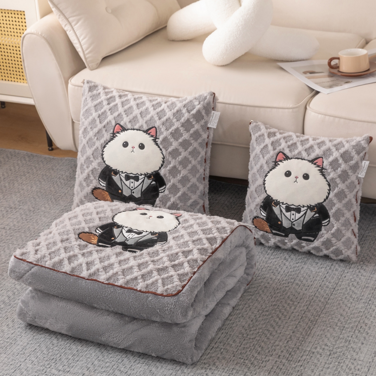 91家纺网 家纺一手货源 找家纺 宝马家纺（原梦童画） 2025新款加厚抱枕被绅士猫 绅士猫灰色