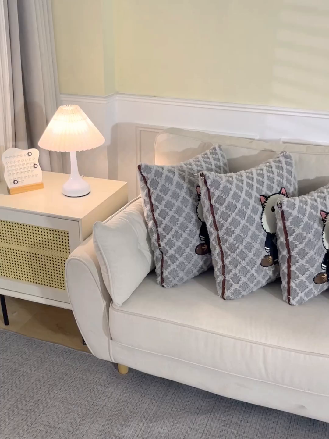 91家纺网 家纺一手货源 找家纺 宝马家纺（原梦童画） 2025新款加厚抱枕被绅士猫 绅士猫灰色