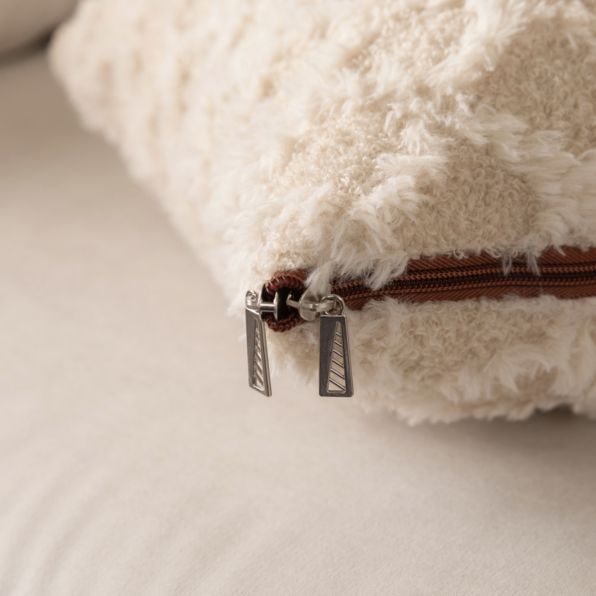 91家纺网 家纺一手货源 找家纺 宝马家纺（原梦童画） 2025新款加厚抱枕被绅士猫 绅士猫卡其色