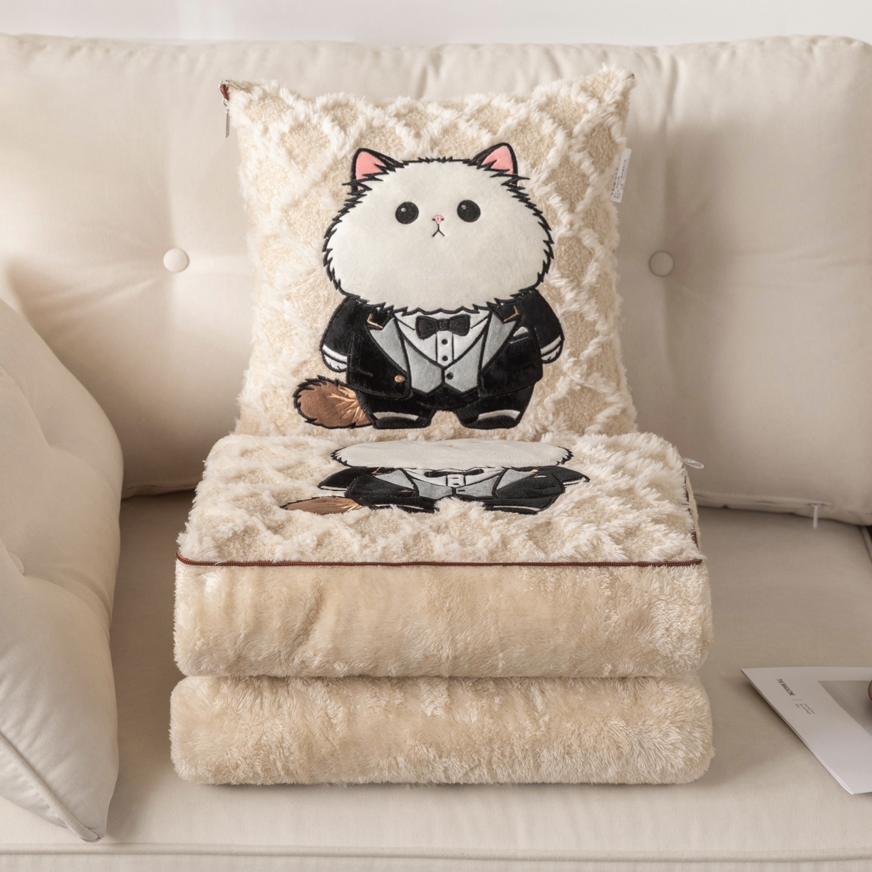91家纺网 家纺一手货源 找家纺 宝马家纺（原梦童画） 2025新款加厚抱枕被绅士猫 绅士猫卡其色