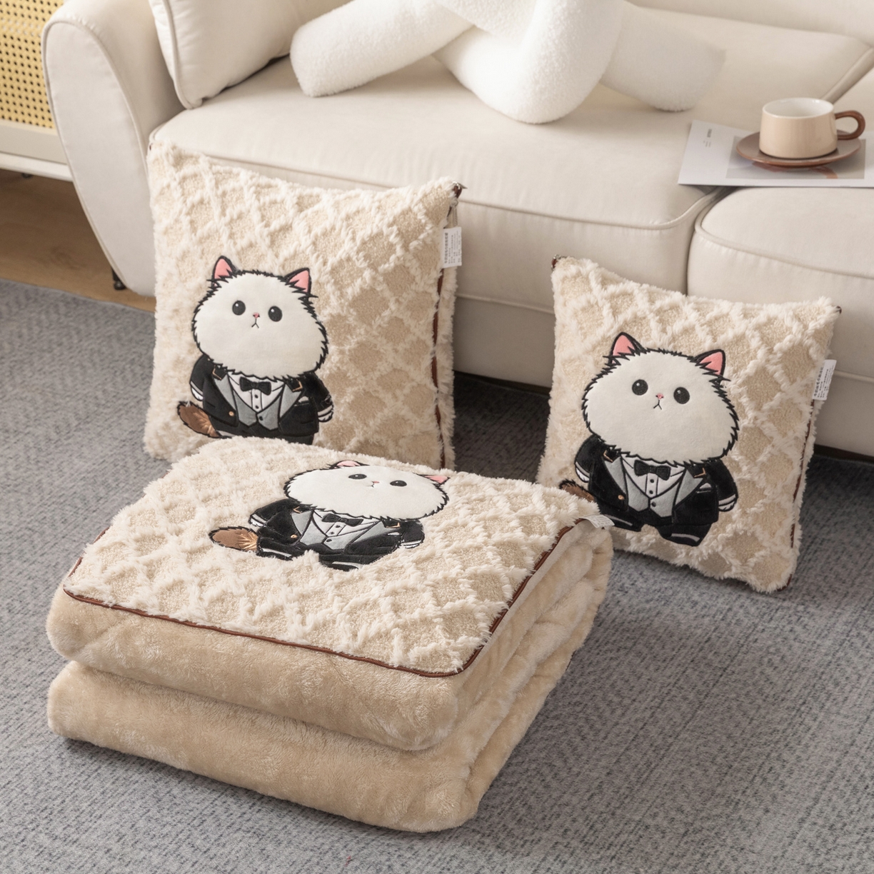 91家纺网 家纺一手货源 找家纺 宝马家纺（原梦童画） 2025新款加厚抱枕被绅士猫 绅士猫卡其色