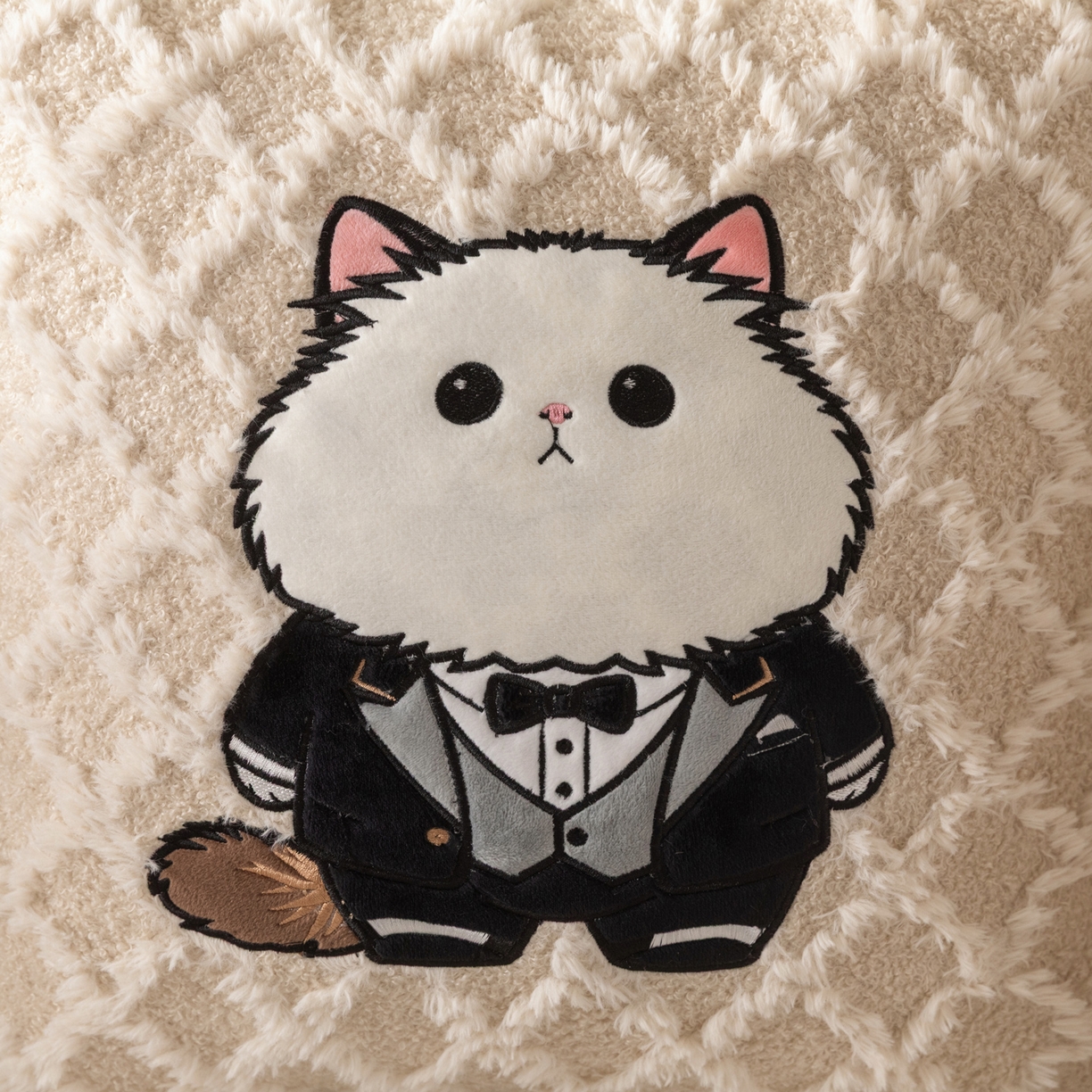 91家纺网 家纺一手货源 找家纺 宝马家纺（原梦童画） 2025新款加厚抱枕被绅士猫 绅士猫卡其色