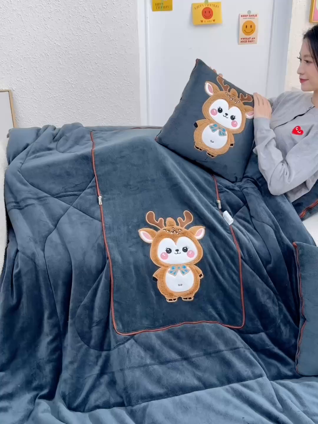 91家纺网 家纺一手货源 找家纺 （总）宝马家纺（原梦童画） 2025新款圣诞鹿加厚抱枕被