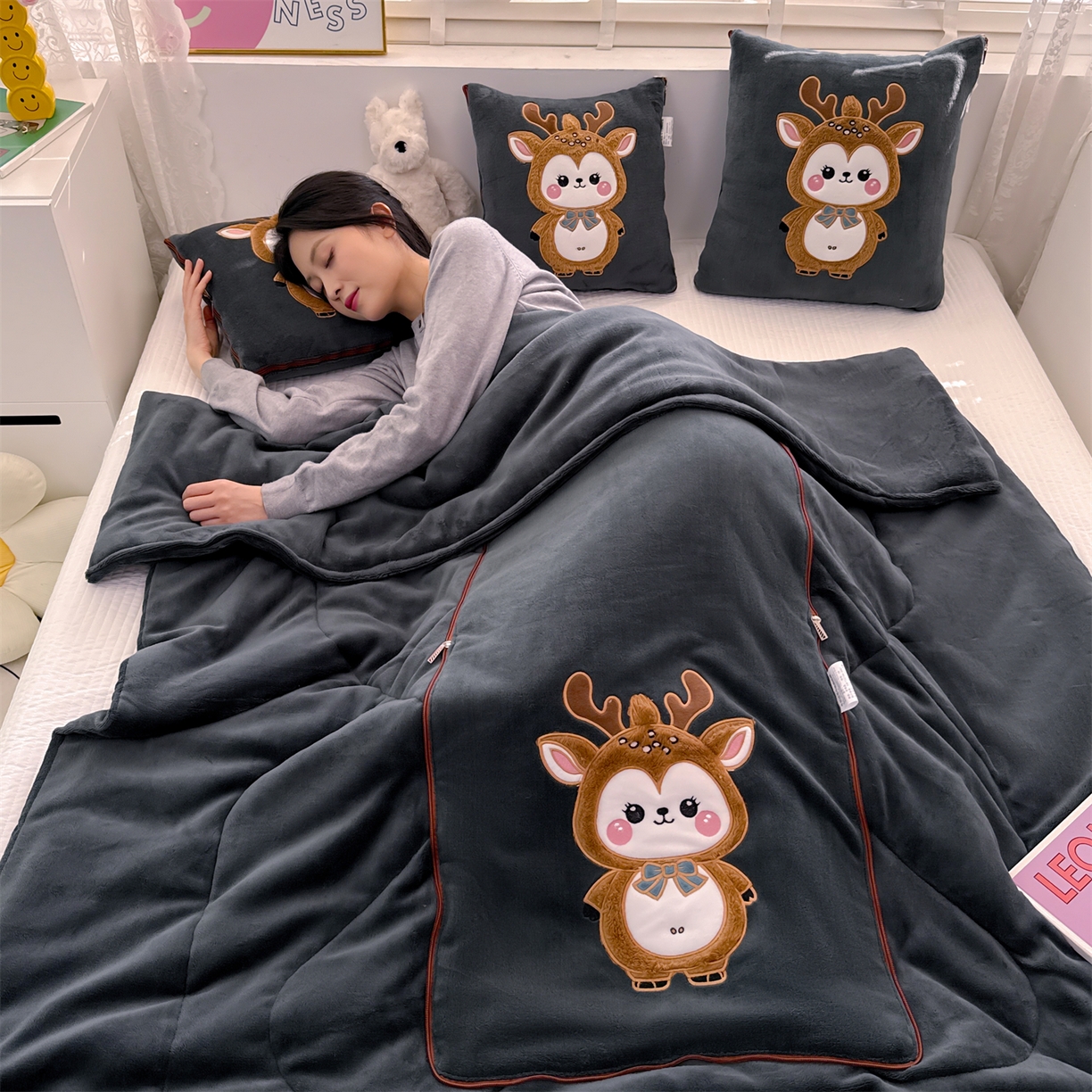 91家纺网 家纺一手货源 找家纺 （总）宝马家纺（原梦童画） 2025新款圣诞鹿加厚抱枕被