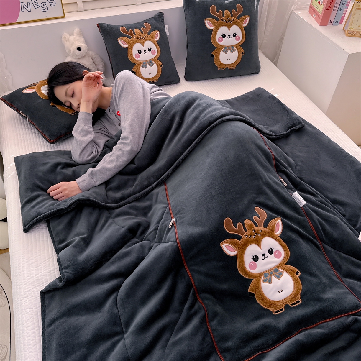 91家纺网 家纺一手货源 找家纺 （总）宝马家纺（原梦童画） 2025新款圣诞鹿加厚抱枕被