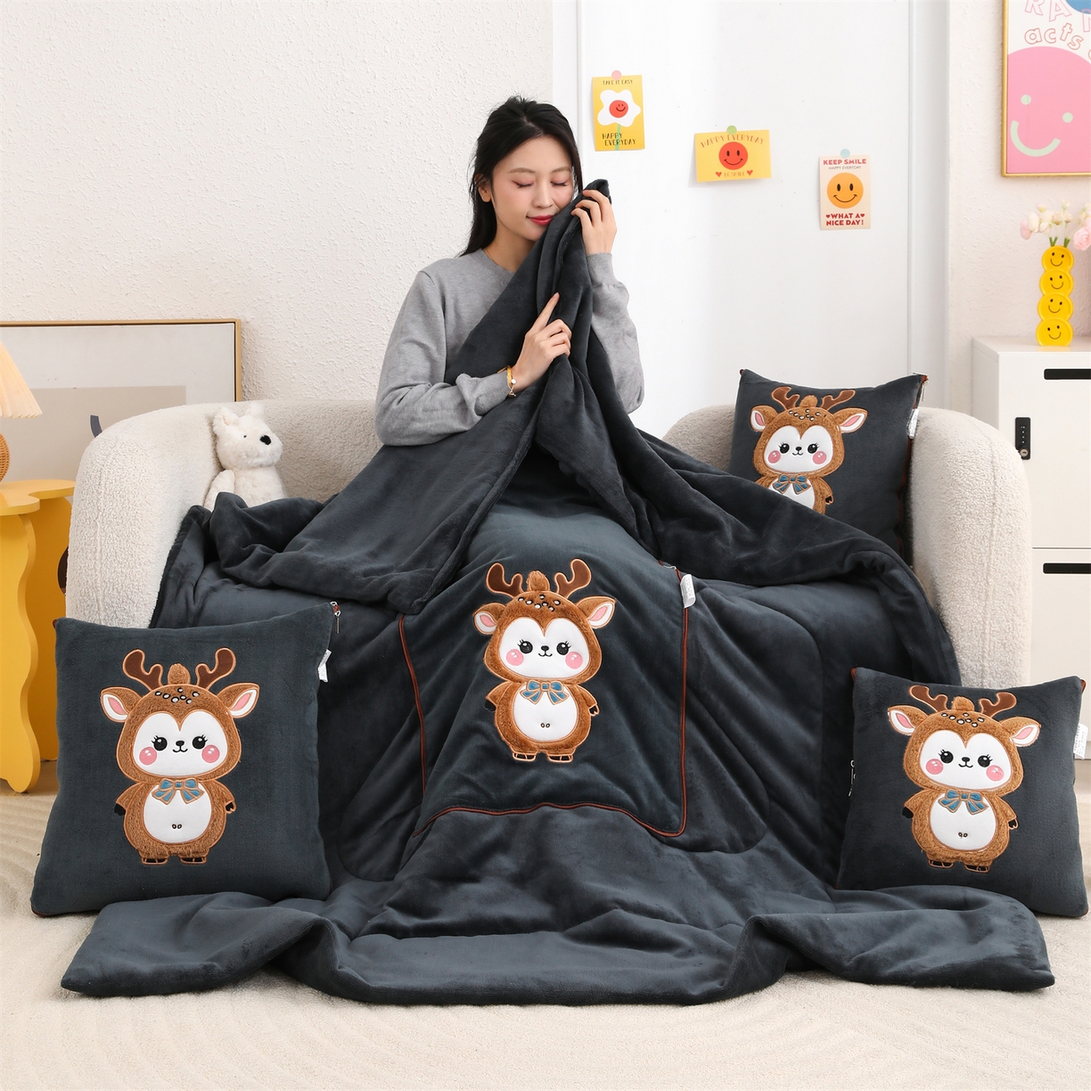 91家纺网 家纺一手货源 找家纺 （总）宝马家纺（原梦童画） 2025新款圣诞鹿加厚抱枕被