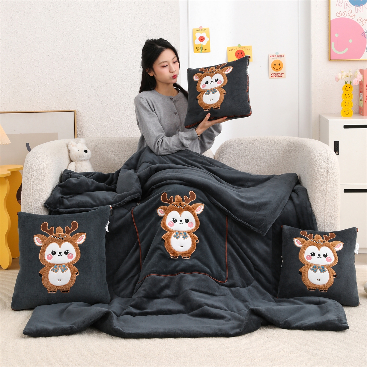 91家纺网 家纺一手货源 找家纺 宝马家纺（原梦童画） 2025新款圣诞鹿加厚抱枕被 黑色