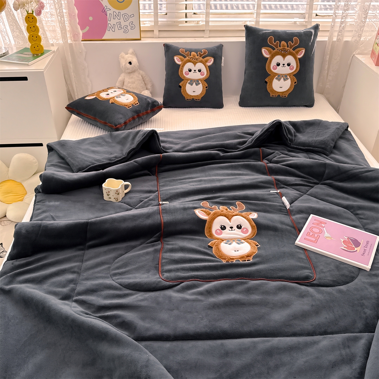 91家纺网 家纺一手货源 找家纺 宝马家纺（原梦童画） 2025新款圣诞鹿加厚抱枕被 黑色