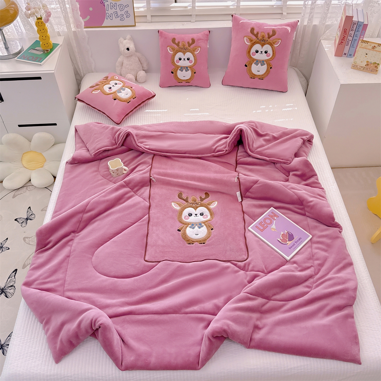 91家纺网 家纺一手货源 找家纺 宝马家纺（原梦童画） 2025新款圣诞鹿加厚抱枕被 豆沙色