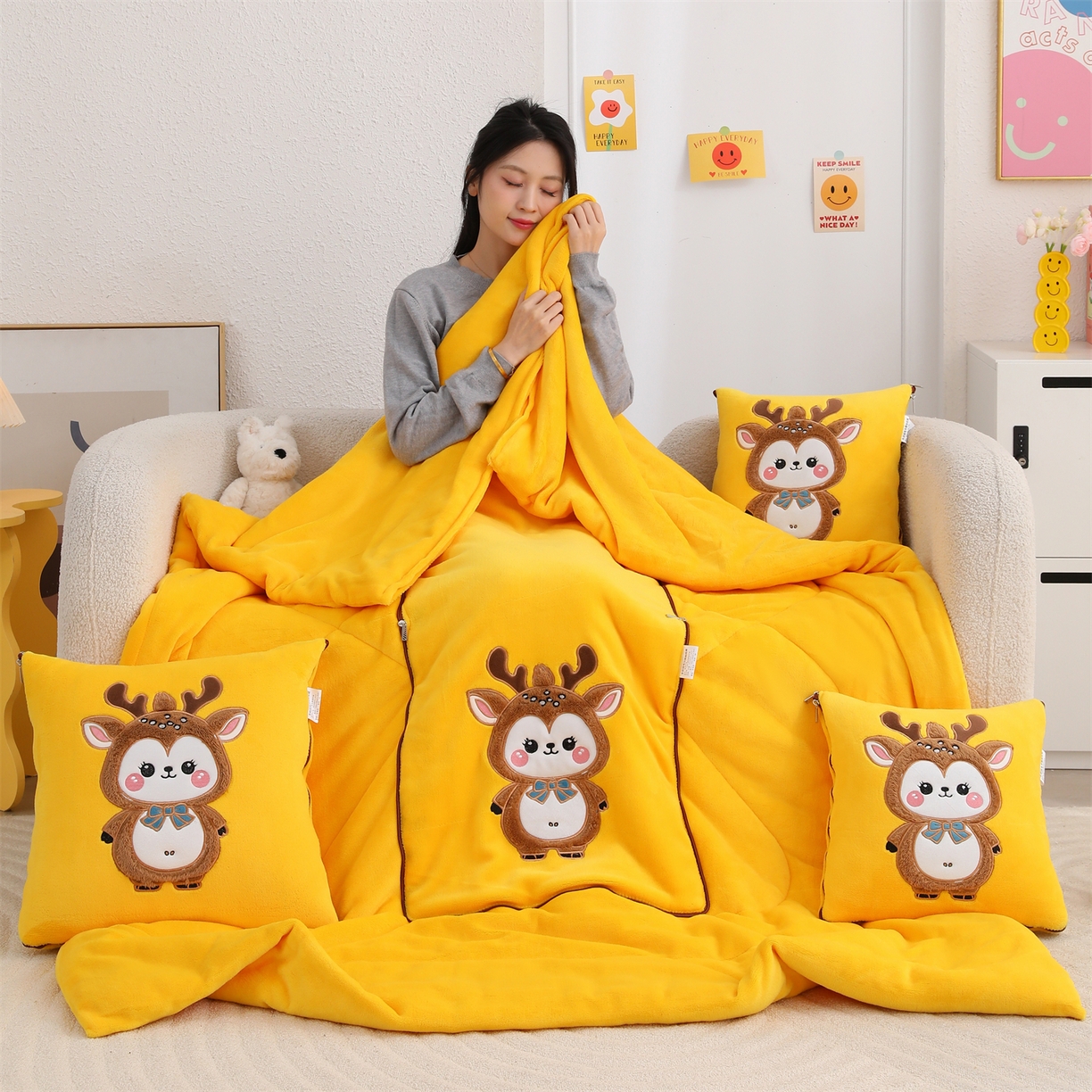 91家纺网 家纺一手货源 找家纺 宝马家纺（原梦童画） 2025新款圣诞鹿加厚抱枕被 黄色