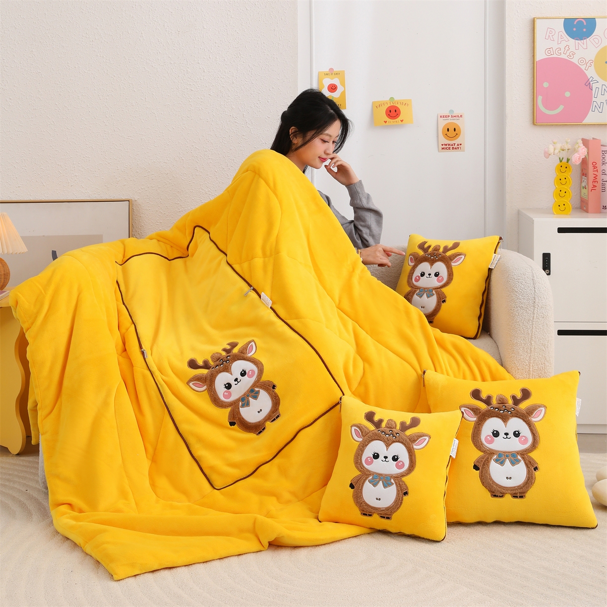 91家纺网 家纺一手货源 找家纺 宝马家纺（原梦童画） 2025新款圣诞鹿加厚抱枕被 黄色