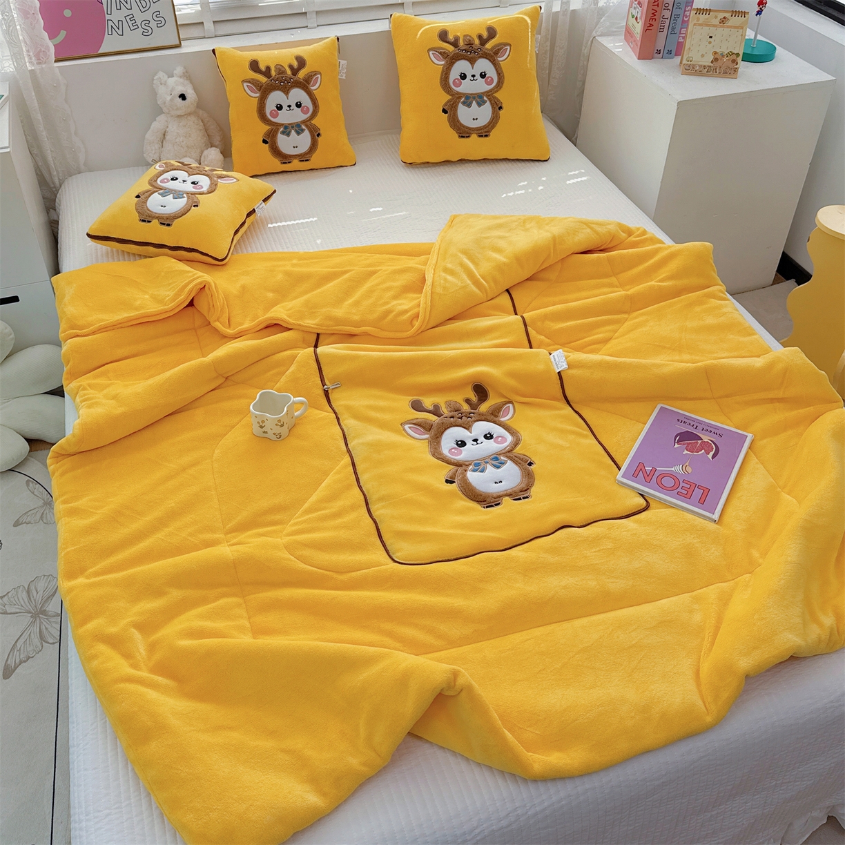 91家纺网 家纺一手货源 找家纺 宝马家纺（原梦童画） 2025新款圣诞鹿加厚抱枕被 黄色