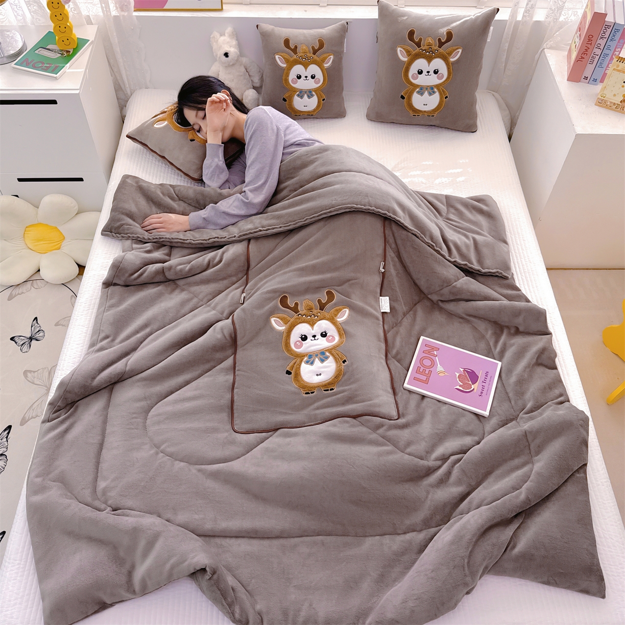 91家纺网 家纺一手货源 找家纺 宝马家纺（原梦童画） 2025新款圣诞鹿加厚抱枕被 咖色