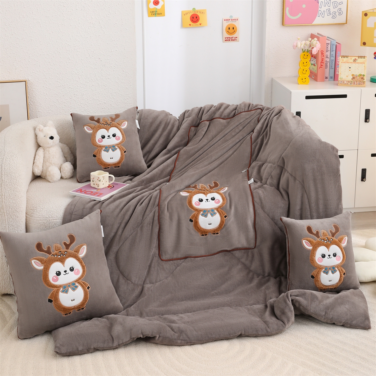 91家纺网 家纺一手货源 找家纺 宝马家纺（原梦童画） 2025新款圣诞鹿加厚抱枕被 咖色