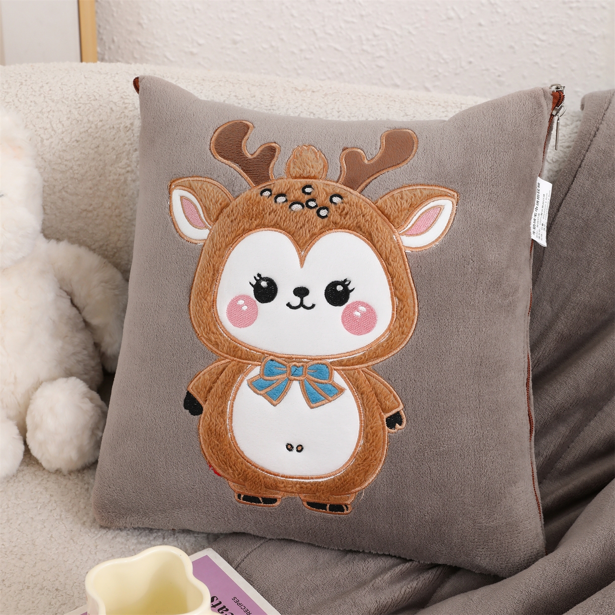 91家纺网 家纺一手货源 找家纺 宝马家纺（原梦童画） 2025新款圣诞鹿加厚抱枕被 咖色