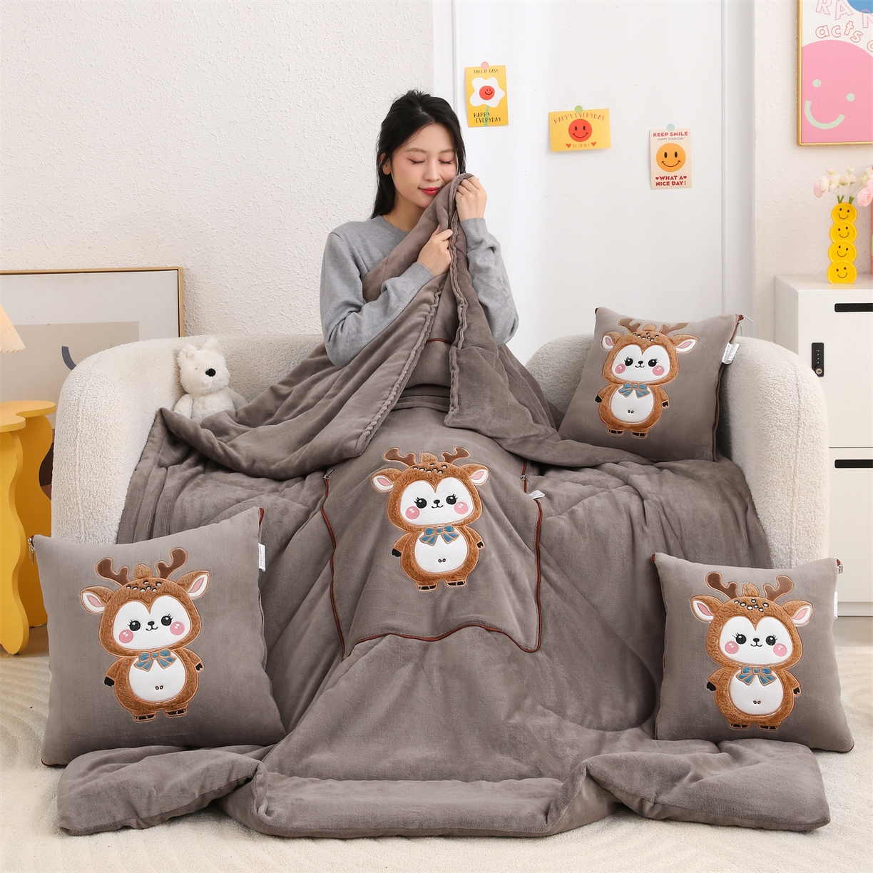 91家纺网 家纺一手货源 找家纺 宝马家纺（原梦童画） 2025新款圣诞鹿加厚抱枕被 咖色