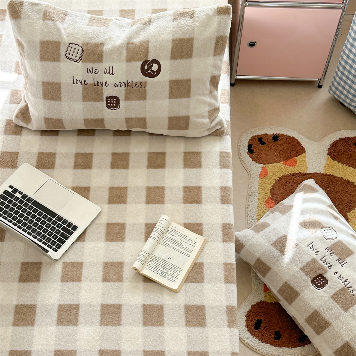 91家纺网 家纺一手货源 找家纺 暖生活 2026新款羊咩绒刺绣款床笠三件套 小饼干