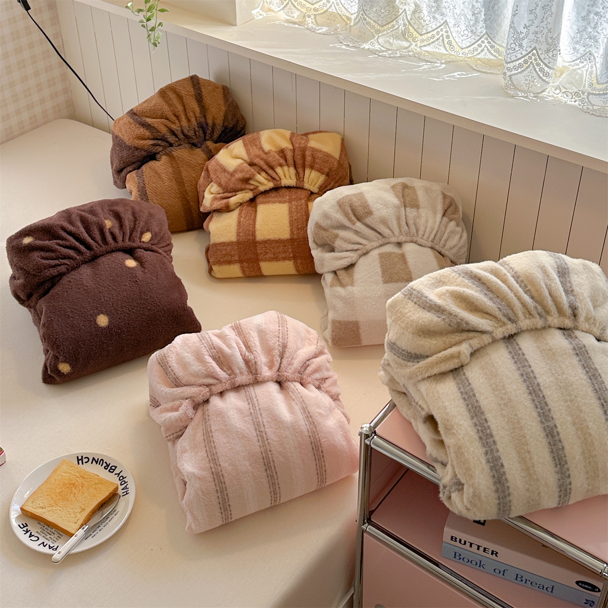 91家纺网 家纺一手货源 找家纺 暖生活 2026新款羊咩绒刺绣款床笠三件套 组合