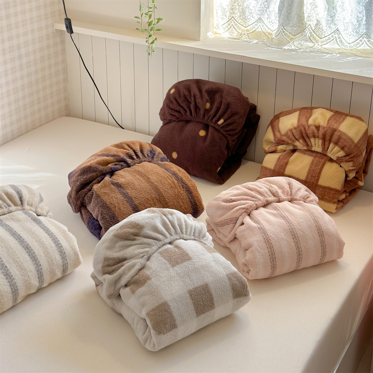 91家纺网 家纺一手货源 找家纺 （总）暖生活 2026新款羊咩绒刺绣款床笠三件套