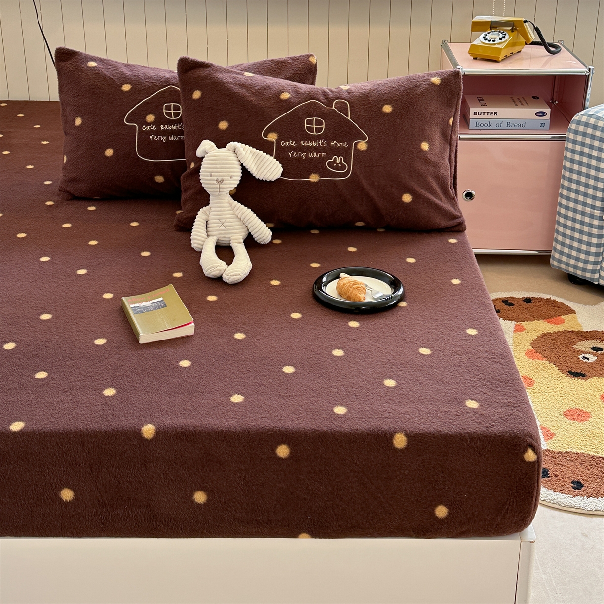 91家纺网 家纺一手货源 找家纺 （总）暖生活 2026新款羊咩绒刺绣款床笠三件套