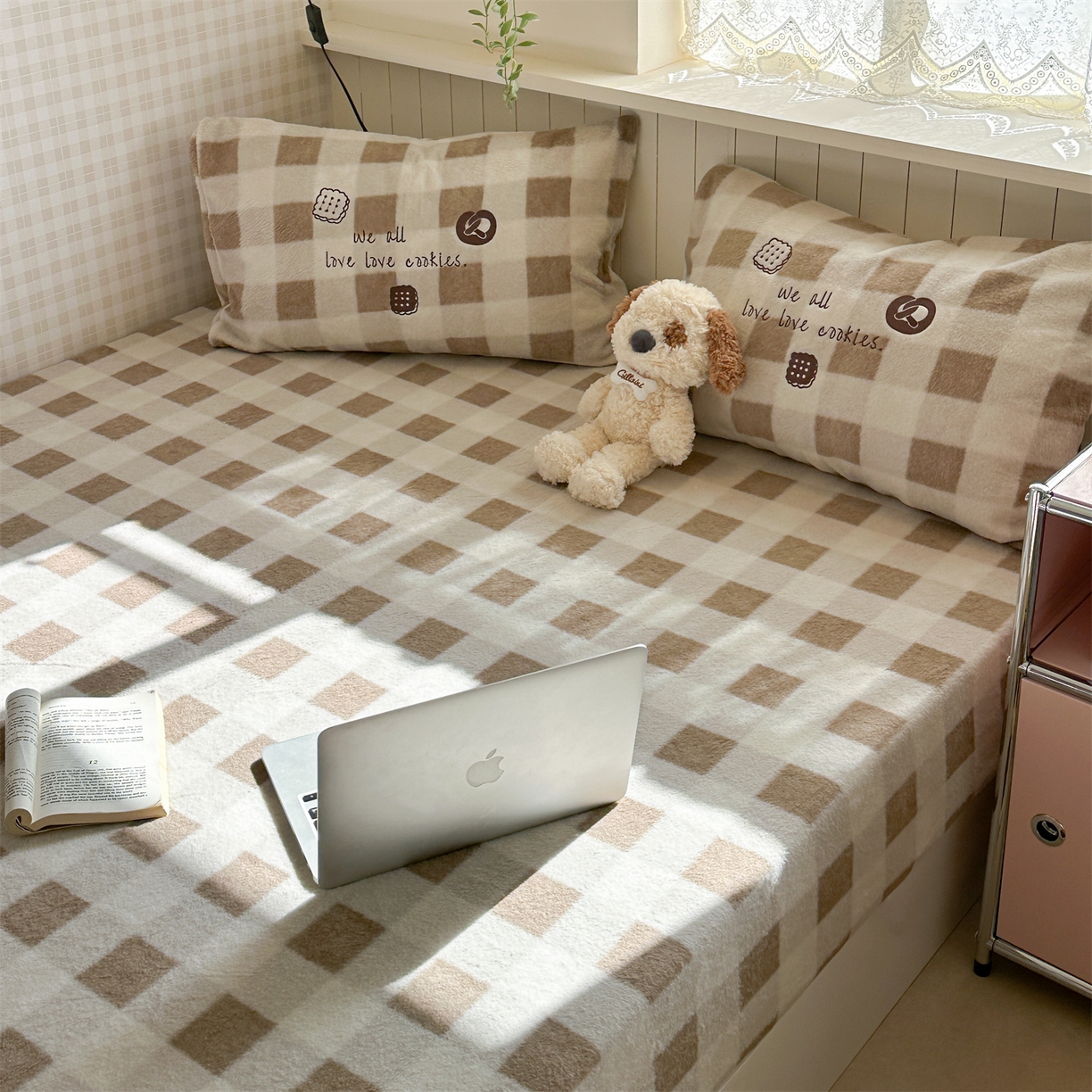 91家纺网 家纺一手货源 找家纺 暖生活 2026新款羊咩绒刺绣款床笠三件套 小饼干