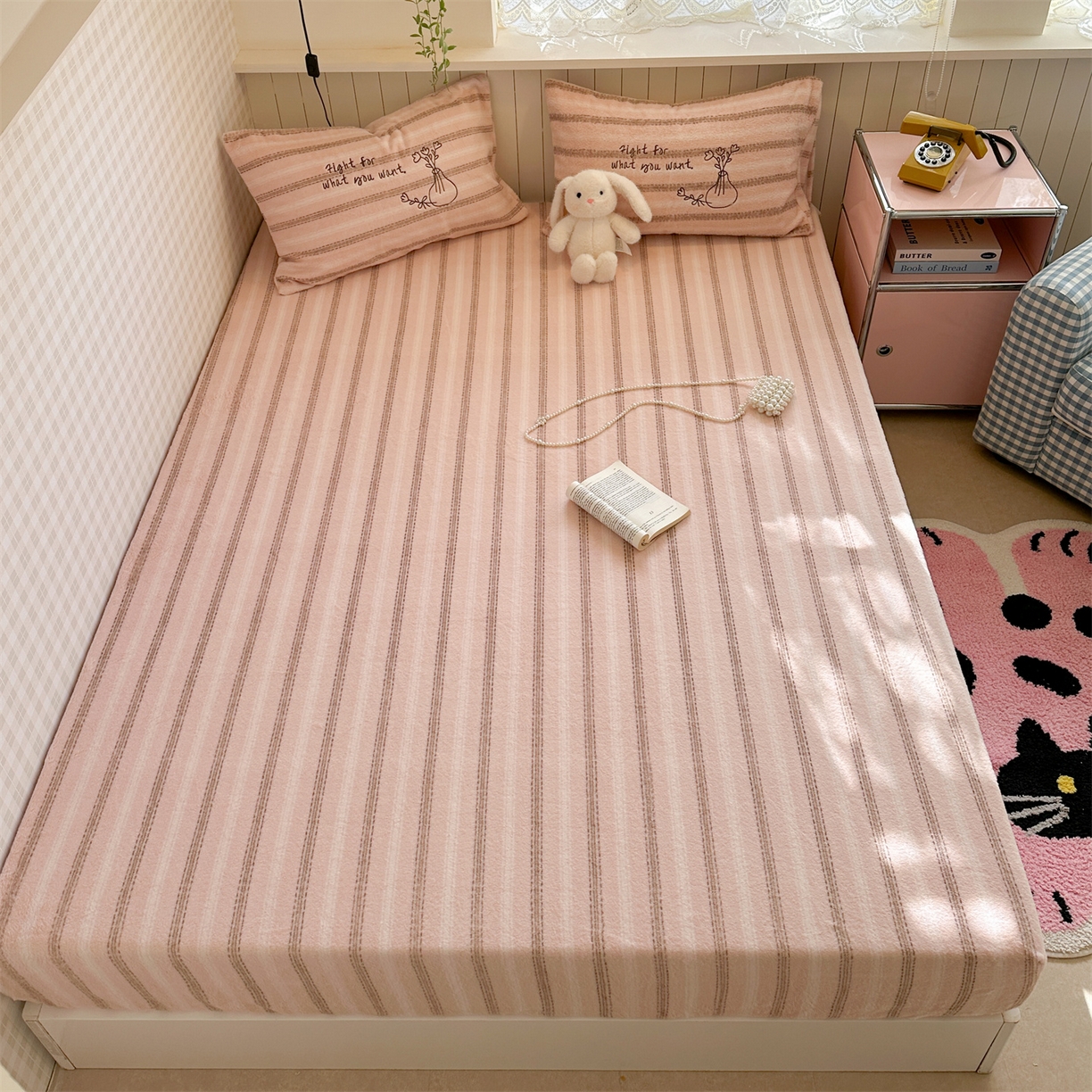 91家纺网 家纺一手货源 找家纺 暖生活 2026新款羊咩绒刺绣款床笠三件套 小花瓶