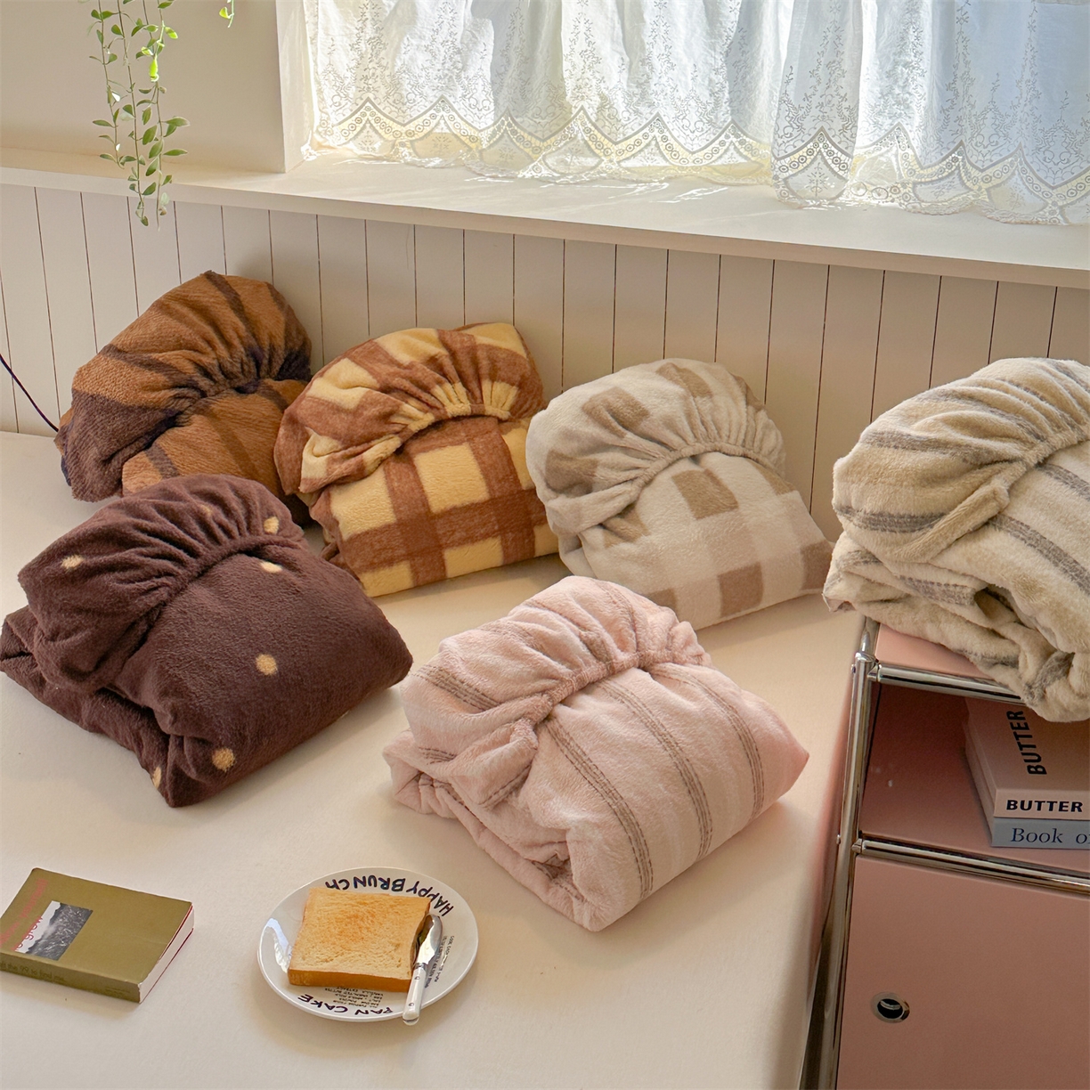 91家纺网 家纺一手货源 找家纺 暖生活 2026新款羊咩绒刺绣款床笠三件套 组合