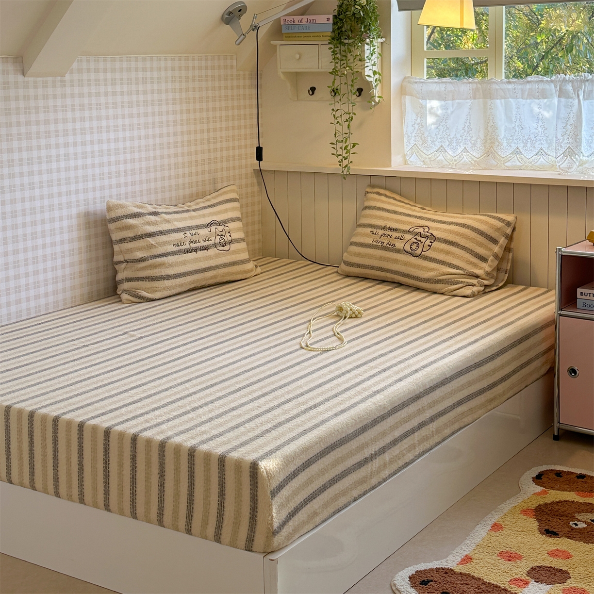 91家纺网 家纺一手货源 找家纺 暖生活 2026新款羊咩绒刺绣款床笠三件套 电话机