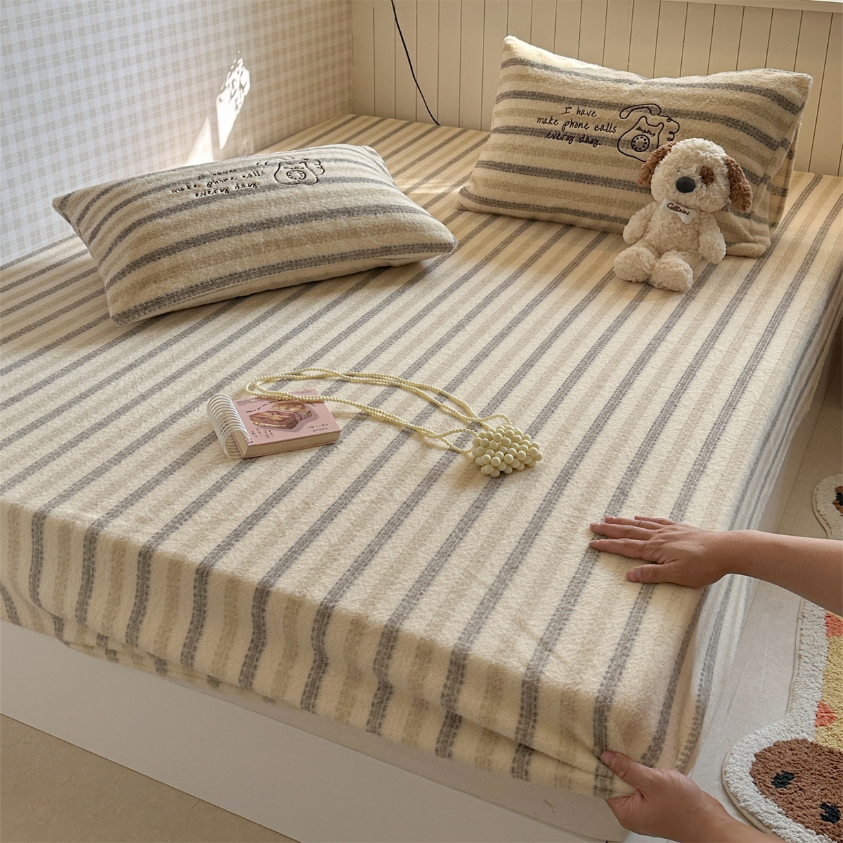 91家纺网 家纺一手货源 找家纺 暖生活 2026新款羊咩绒刺绣款床笠三件套 电话机