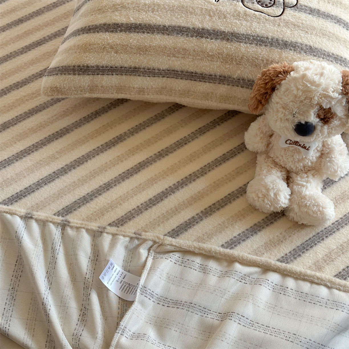 91家纺网 家纺一手货源 找家纺 暖生活 2026新款羊咩绒刺绣款床笠三件套 电话机