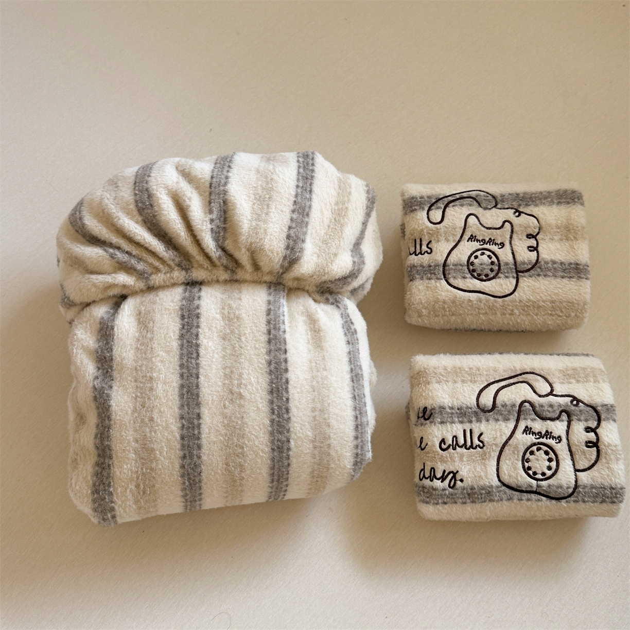 91家纺网 家纺一手货源 找家纺 暖生活 2026新款羊咩绒刺绣款床笠三件套 电话机