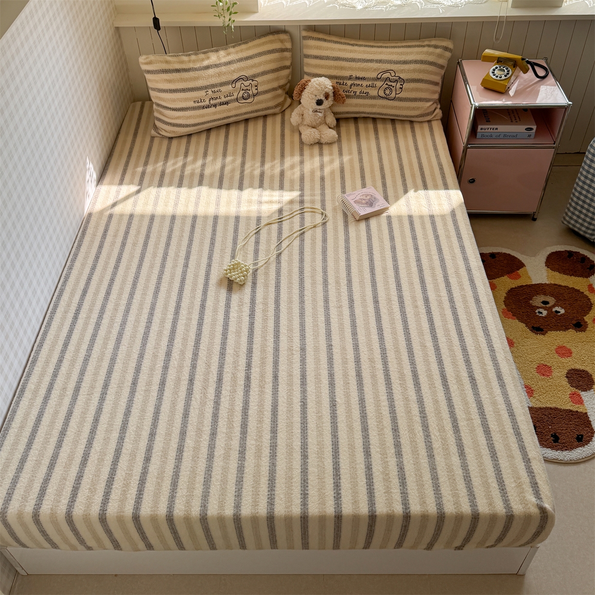 91家纺网 家纺一手货源 找家纺 暖生活 2026新款羊咩绒刺绣款床笠三件套 电话机