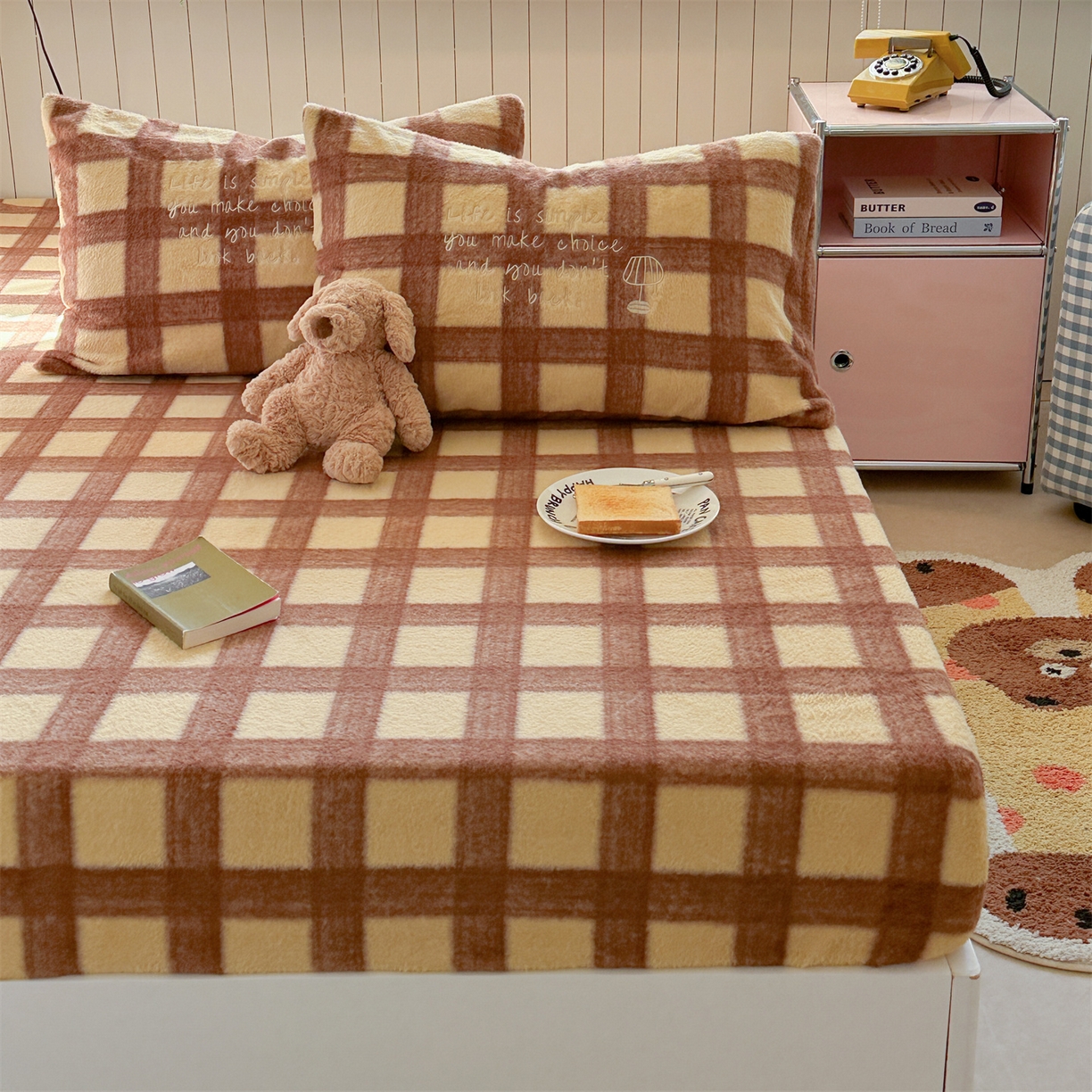 暖生活 2026新款羊咩绒刺绣款床笠三件套 小台灯