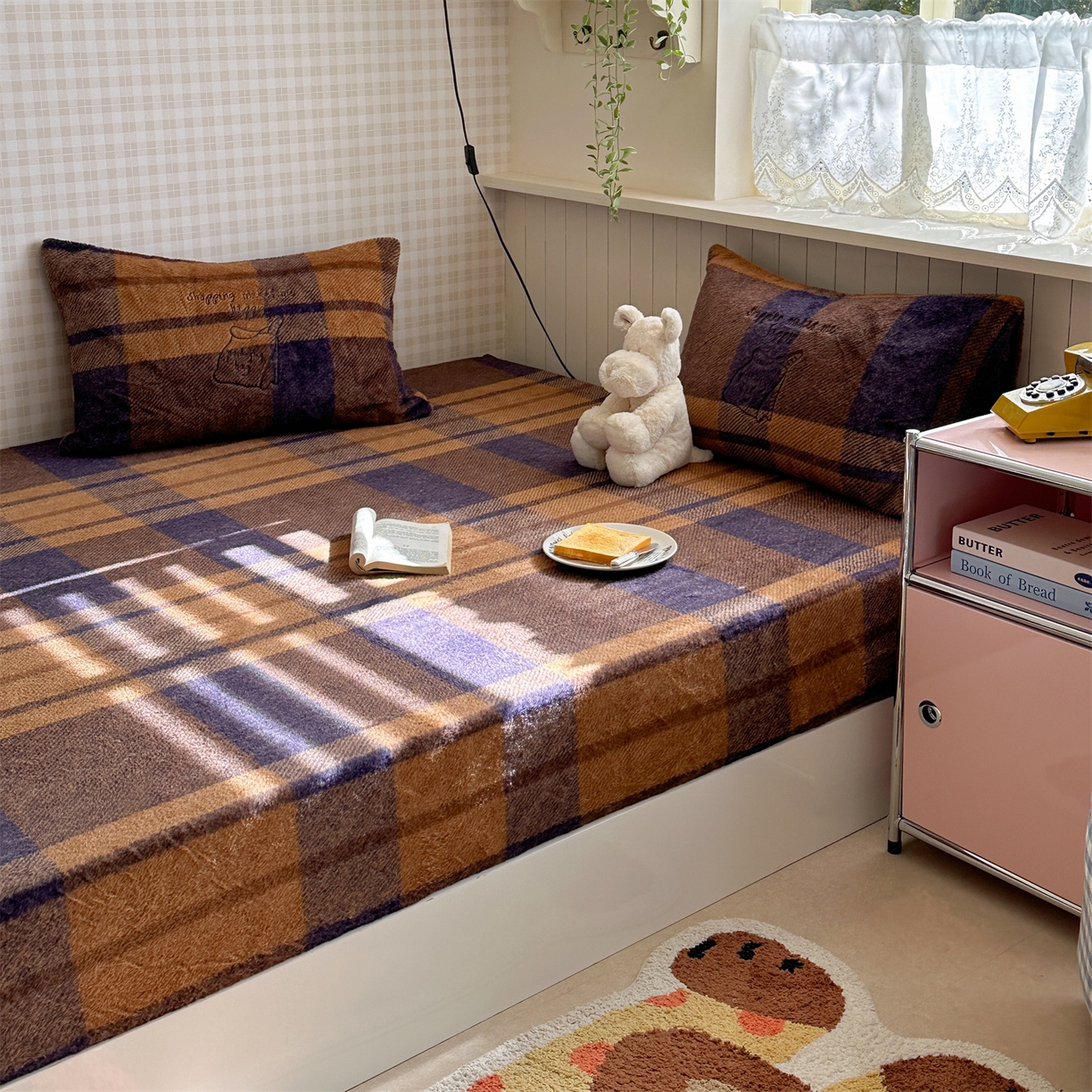 91家纺网 家纺一手货源 找家纺 暖生活 2026新款羊咩绒刺绣款床笠三件套 面包袋