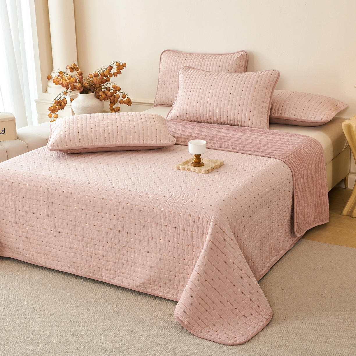 91家纺网 家纺一手货源 找家纺 （总）莎果家纺 2025新款60支%100纯棉高克重宝宝绒小米粒刺绣床盖