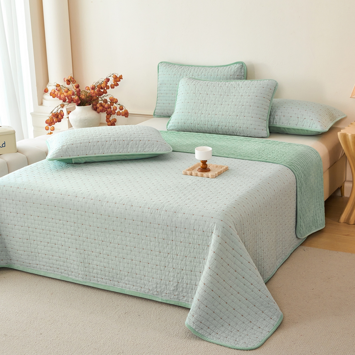 91家纺网 家纺一手货源 找家纺 （总）莎果家纺 2025新款60支%100纯棉高克重宝宝绒小米粒刺绣床盖