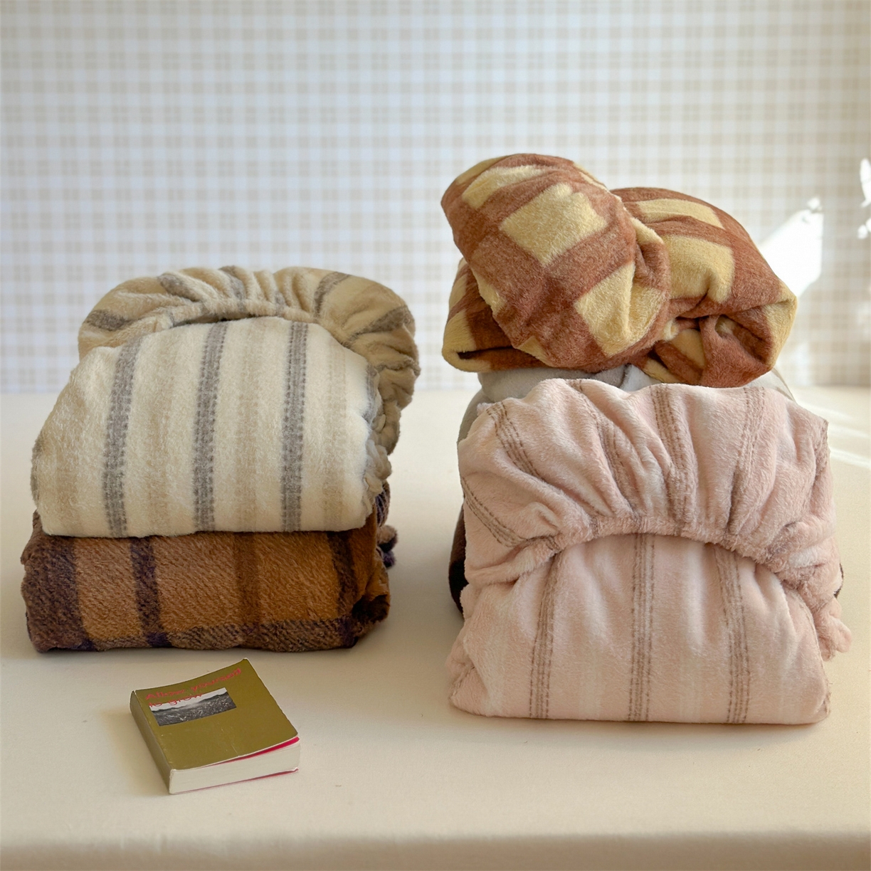 91家纺网 家纺一手货源 找家纺 暖生活 2026新款羊咩绒刺绣款床笠三件套 组合