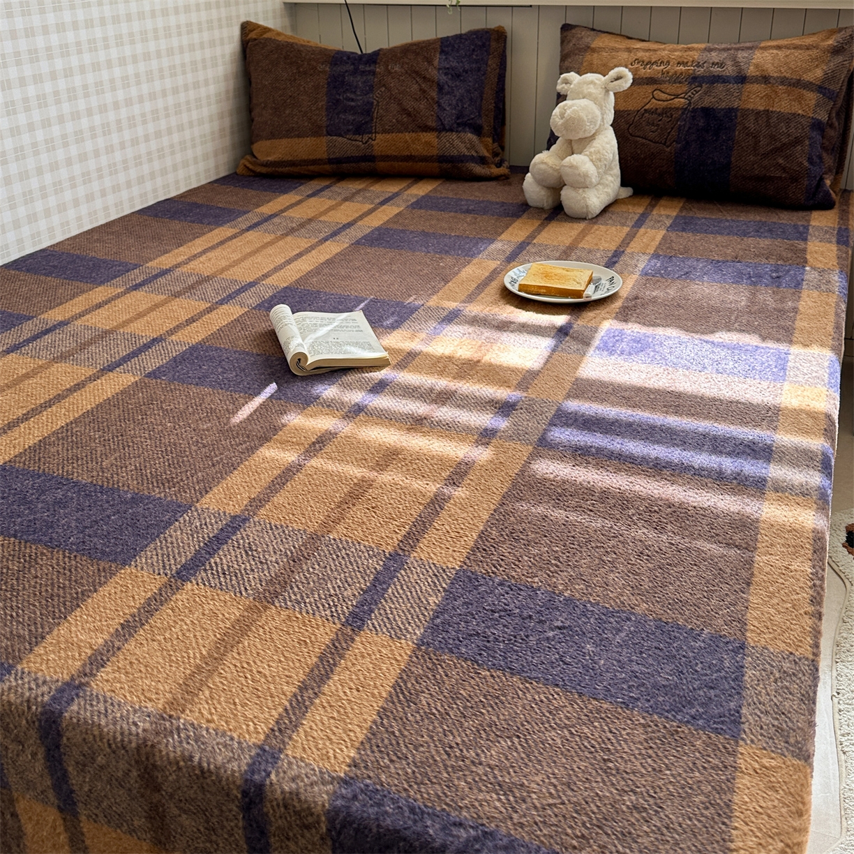 91家纺网 家纺一手货源 找家纺 暖生活 2026新款羊咩绒刺绣款床笠三件套 面包袋