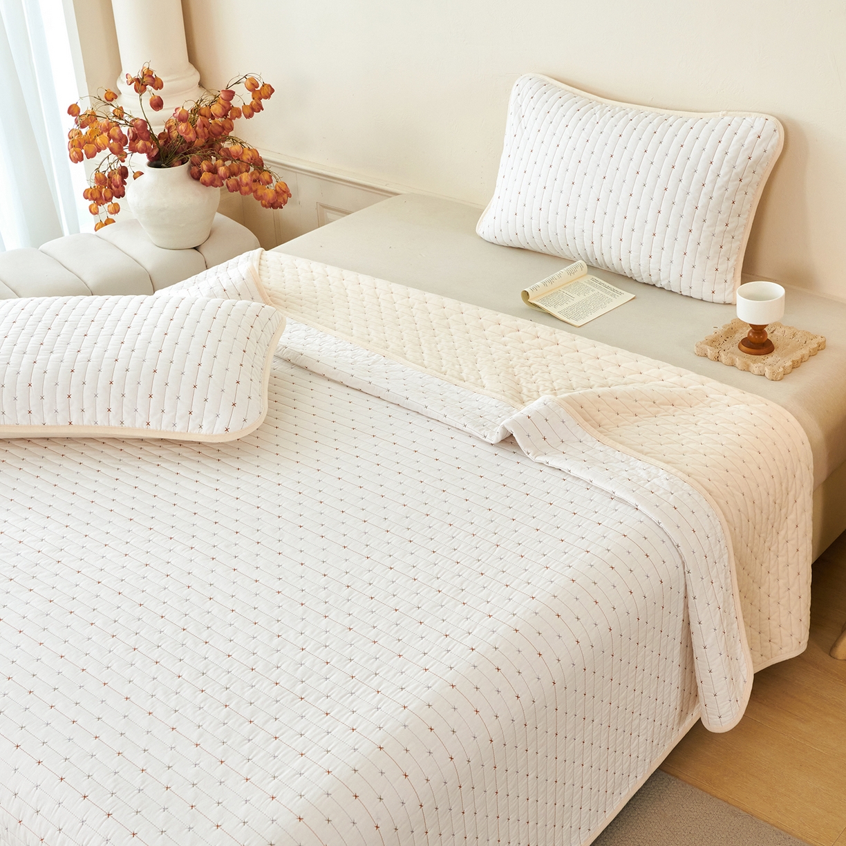 91家纺网 家纺一手货源 找家纺 莎果家纺 2025新款60支%100纯棉高克重宝宝绒小米粒刺绣床盖 小米粒-绒白