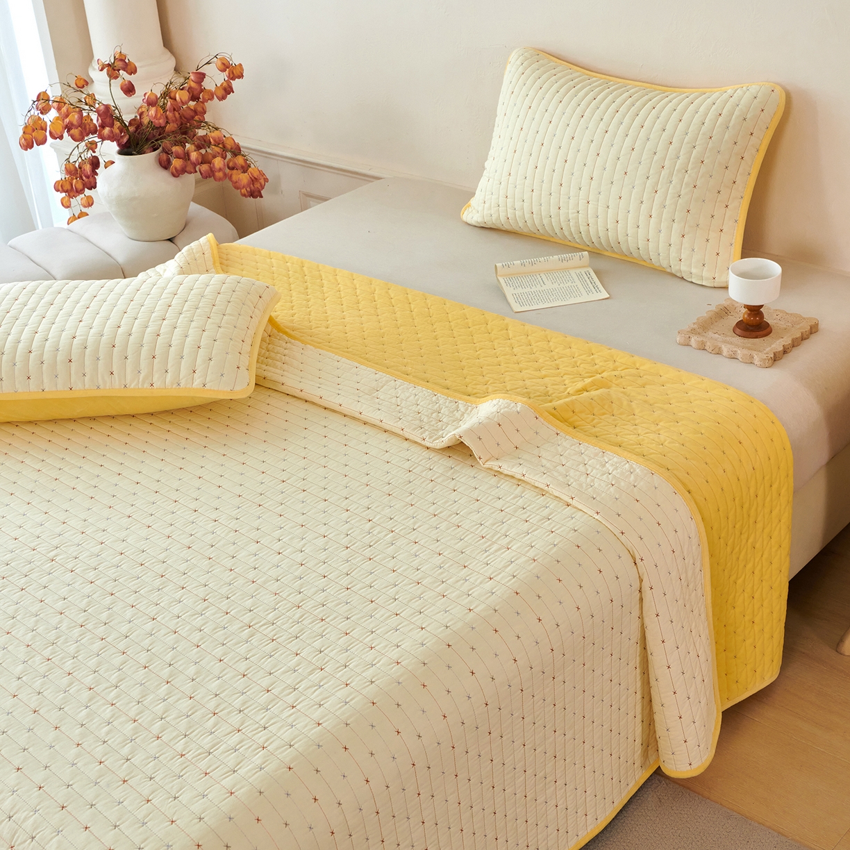 91家纺网 家纺一手货源 找家纺 莎果家纺 2025新款60支%100纯棉高克重宝宝绒小米粒刺绣床盖 小米粒-绒黄