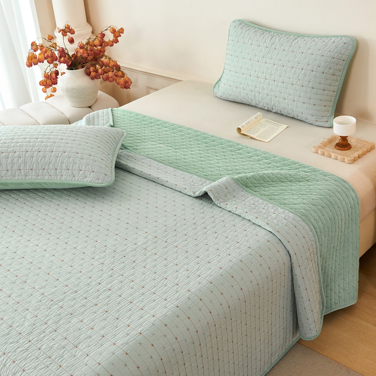 91家纺网 家纺一手货源 找家纺 莎果家纺 2025新款60支%100纯棉高克重宝宝绒小米粒刺绣床盖 小米粒-绒绿