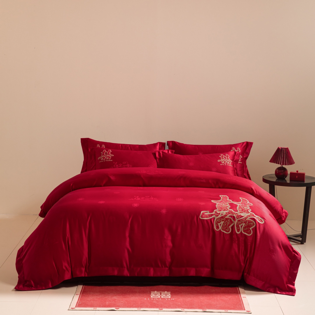 91家纺网 家纺一手货源 找家纺 （总）帝王家纺 2025新款贡缎提花贴布磨毛刺绣婚庆四件套红色结婚床上用品