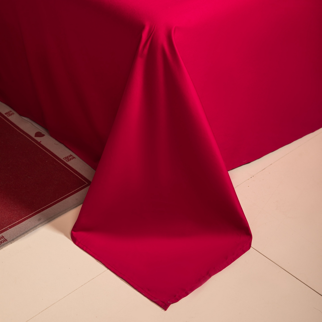 91家纺网 家纺一手货源 找家纺 （总）帝王家纺 2025新款贡缎提花贴布磨毛刺绣婚庆四件套红色结婚床上用品