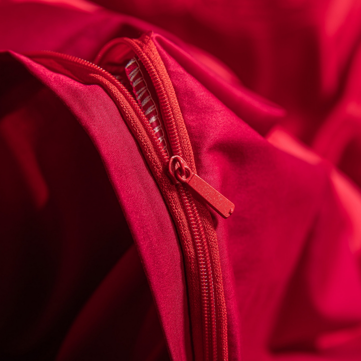 91家纺网 家纺一手货源 找家纺 （总）帝王家纺 2025新款贡缎提花贴布磨毛刺绣婚庆四件套红色结婚床上用品