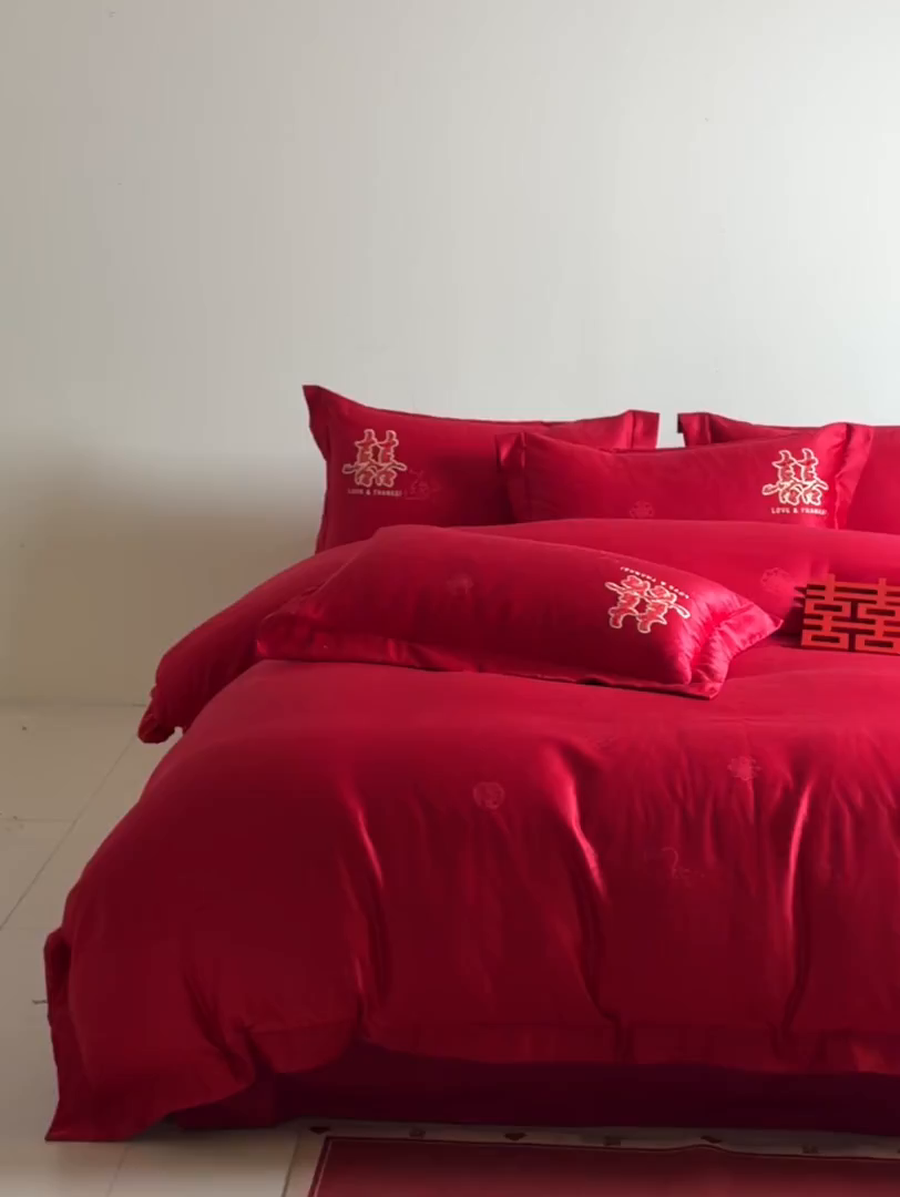 91家纺网 家纺一手货源 找家纺 （总）帝王家纺 2025新款贡缎提花贴布磨毛刺绣婚庆四件套红色结婚床上用品